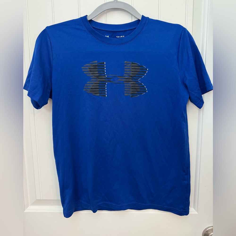 Under Armour boys Blue T-Shirt size large.